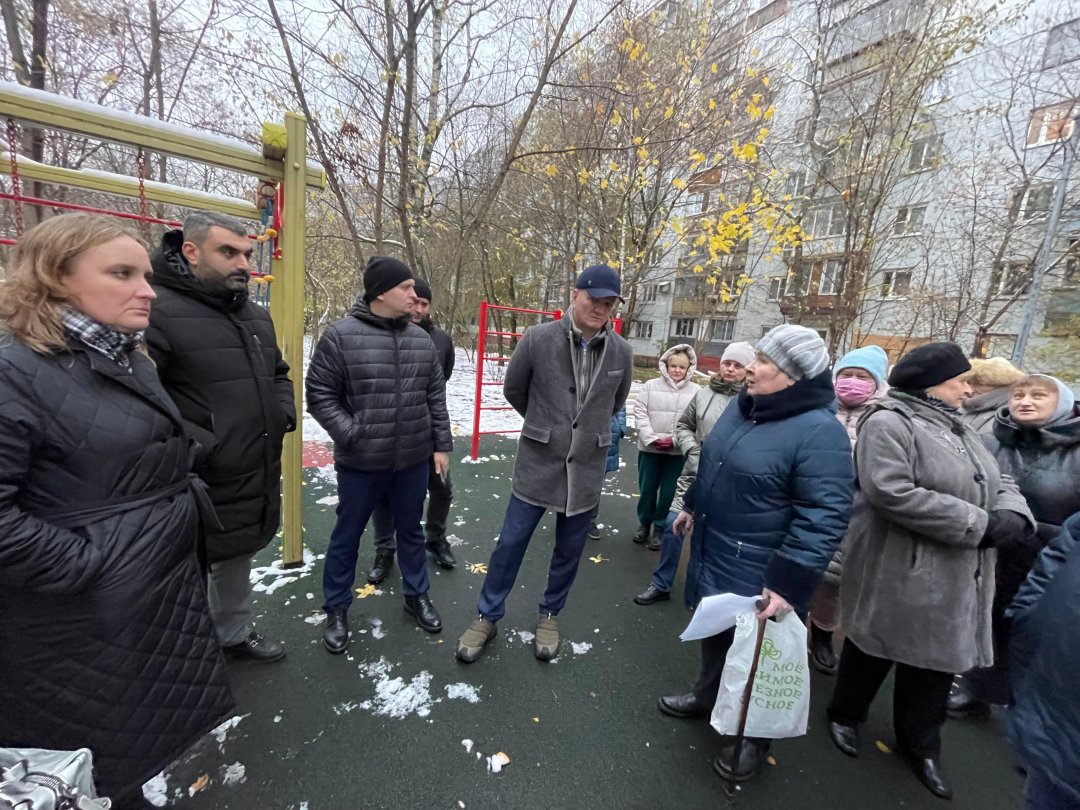 Дмитрий Дениско обсудил с жителями Люберец вопросы содержания жилого дома