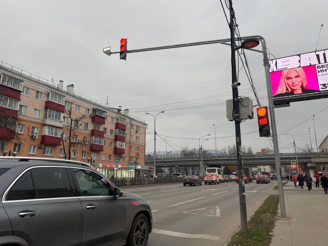 На одной из улиц Люберец установили первый в Подмосковье «шлюзовый» светофор